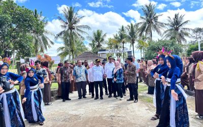 Gubernur Banten, Andra Soni mengunjungi SMAN 15 Pandeglang